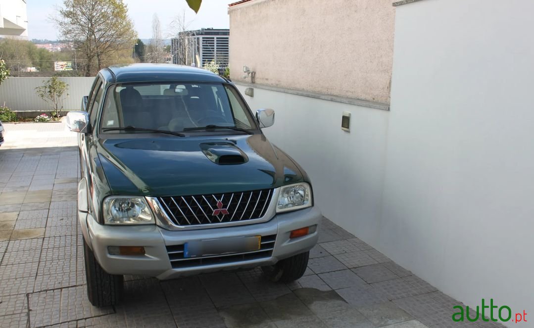 2001' Mitsubishi L200 photo #2