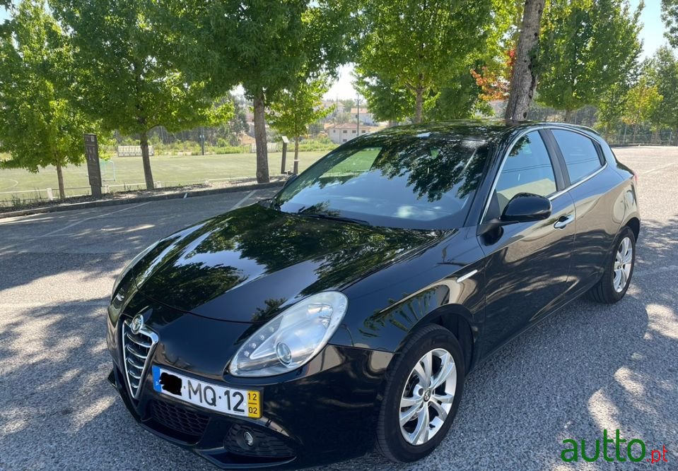 2012' Alfa Romeo Giulietta photo #1