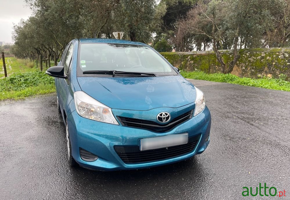 2013' Toyota Yaris photo #2