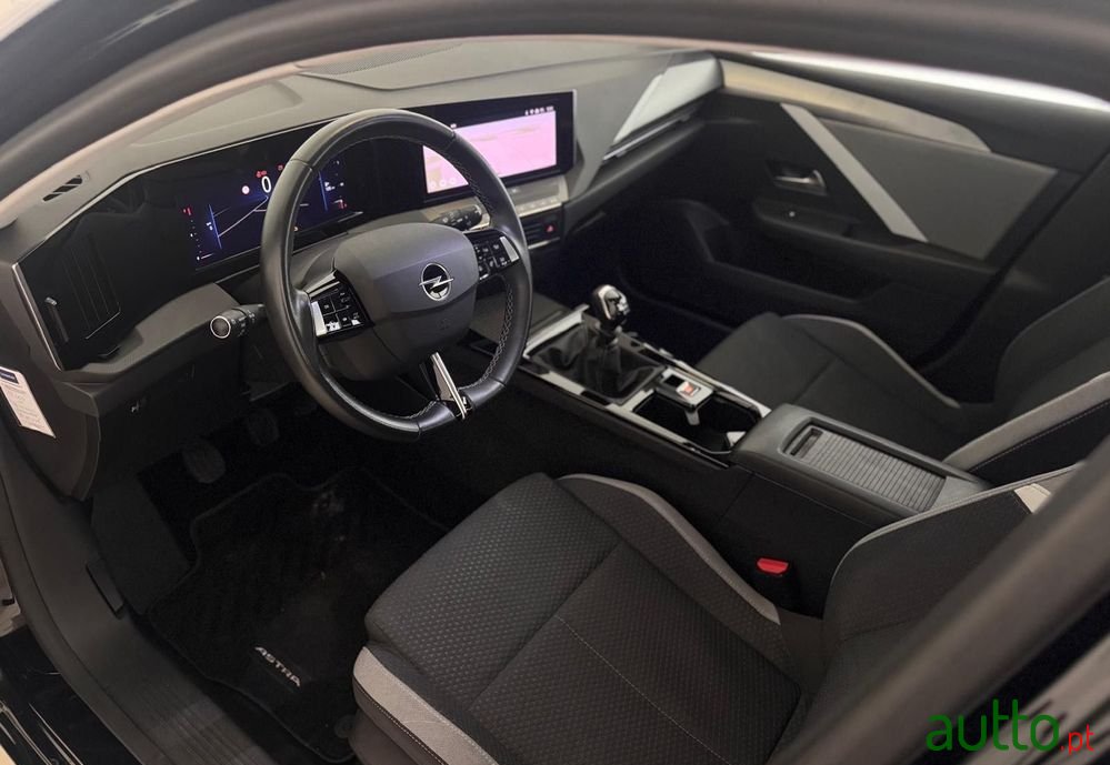 2022' Opel Astra 1.2 T Edition photo #5