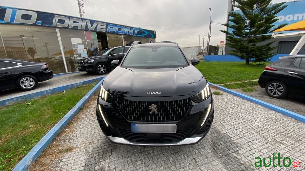 2021' Peugeot 2008 1.2 Puretech Gt photo #2
