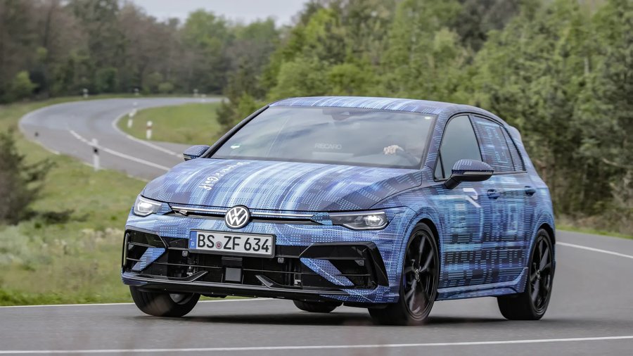 New Volkswagen Golf R to launch as 329bhp mega-hatch