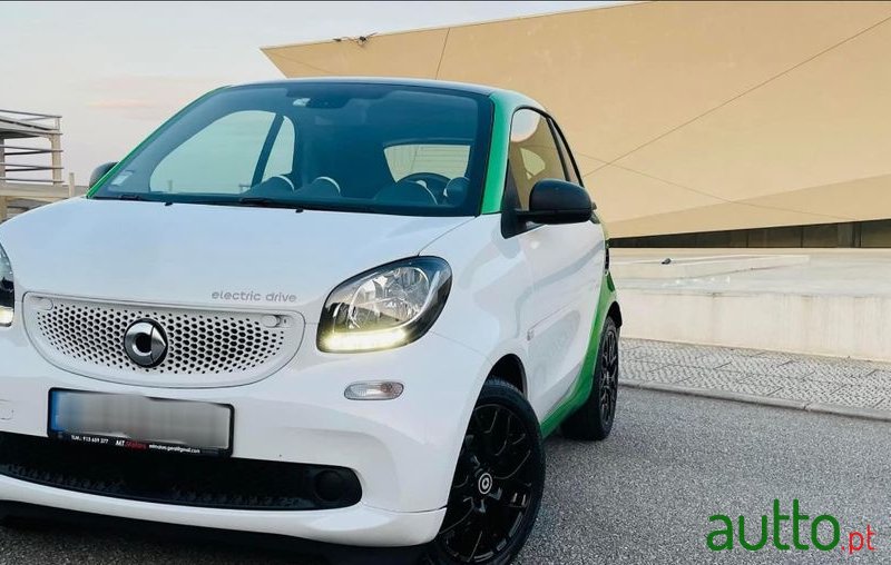 2017' Smart Fortwo Coupe Electric Drive photo #5
