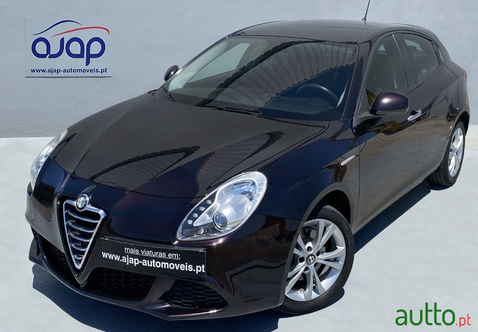 2014' Alfa Romeo Giulietta photo #1