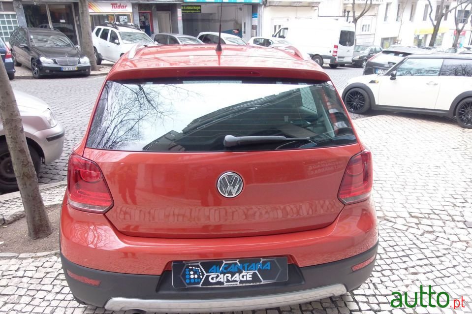 2010' Volkswagen Polo photo #6