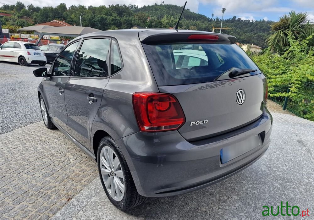 2011' Volkswagen Polo 1.2 Tdi Highline photo #4