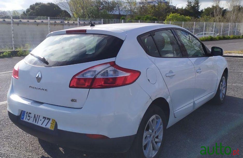2012' Renault Megane photo #3