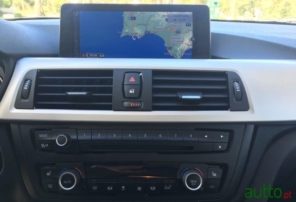 2012' BMW 320 Sport photo #6