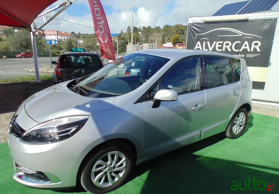 2013' Renault Scenic photo #1