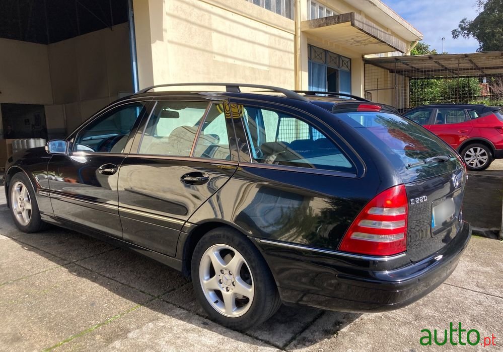 2004' Mercedes-Benz C 220 photo #6