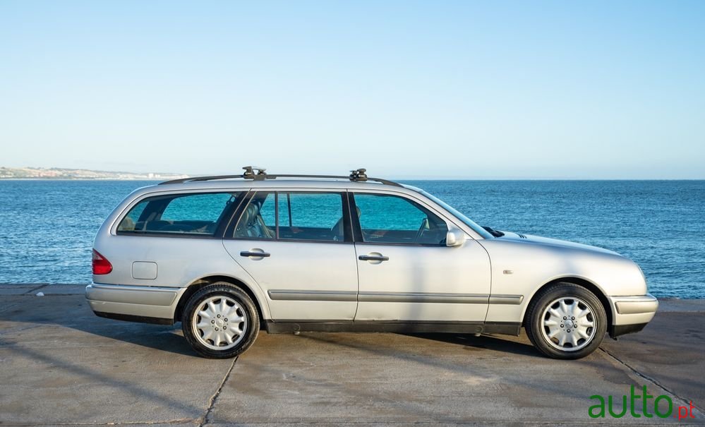 1998' Mercedes-Benz E 300 Td Classic photo #4