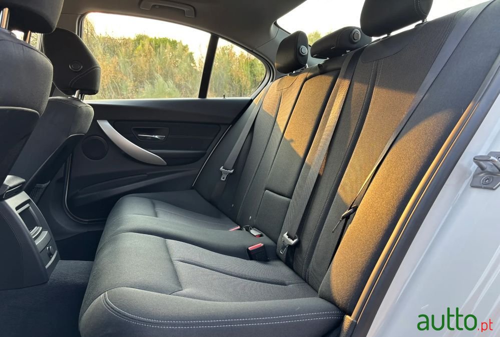 2016' BMW Série 3 D Aut. photo #6
