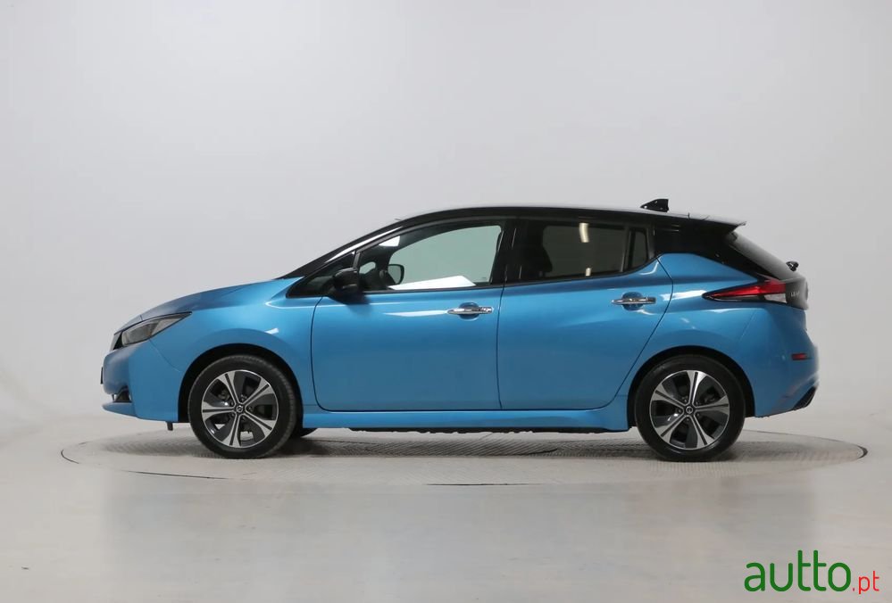 2021' Nissan Leaf photo #2