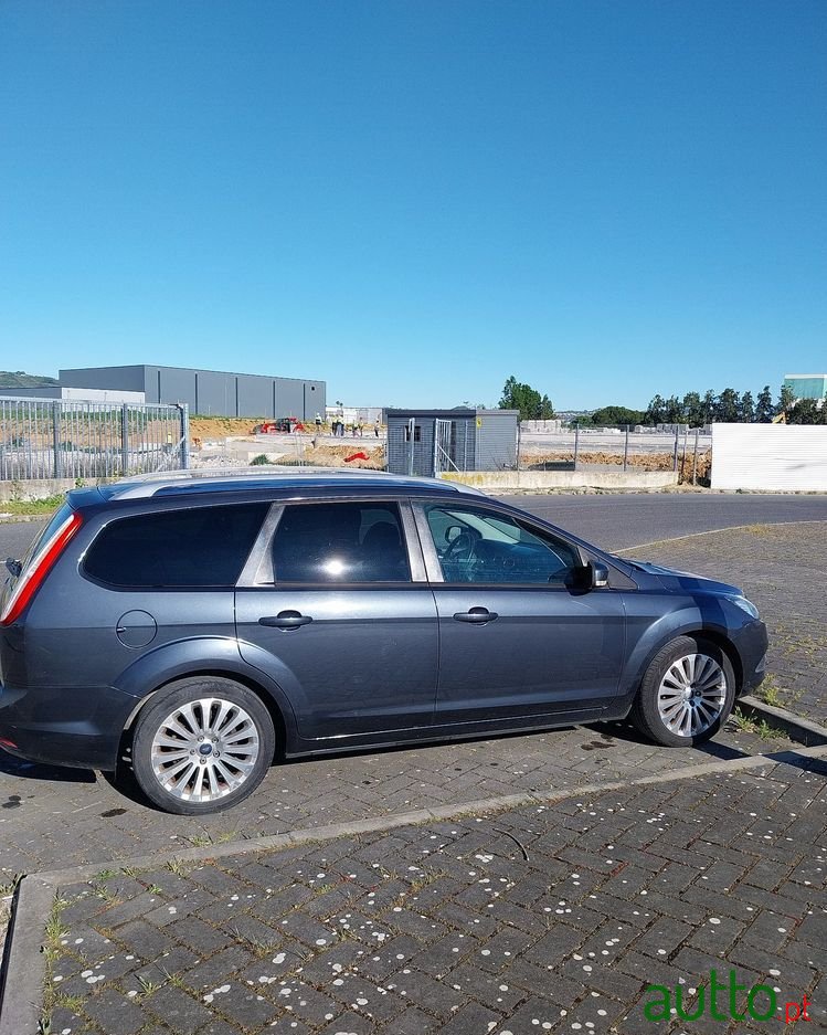 2010' Ford Focus Sw photo #3