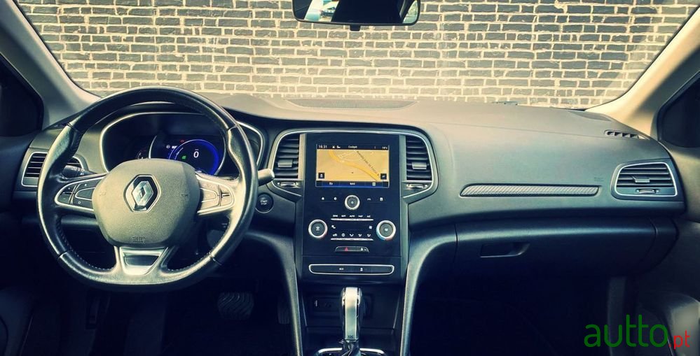 2017' Renault Megane Sport Tourer photo #2