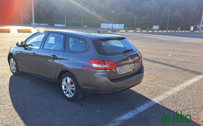 2017' Peugeot 308 Sw photo #2