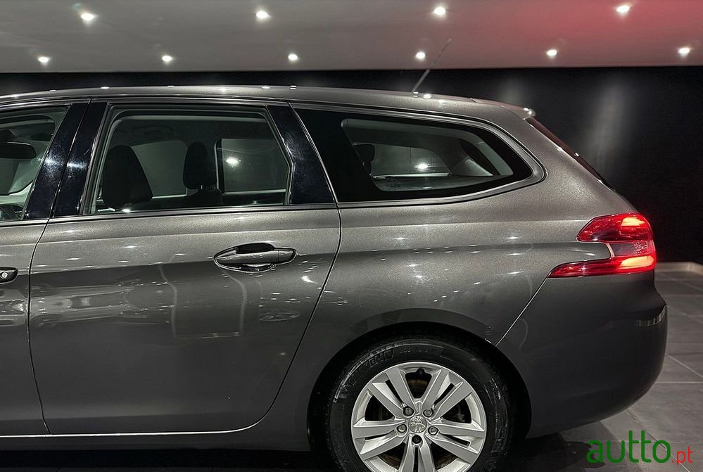 2017' Peugeot 308 Sw photo #5