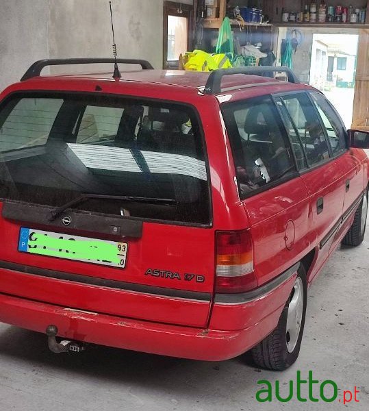 1993' Opel Astra Caravan photo #2