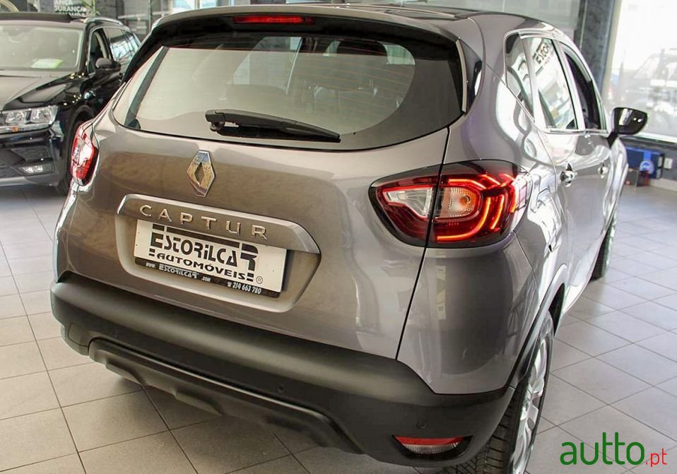 2019' Renault Captur photo #3