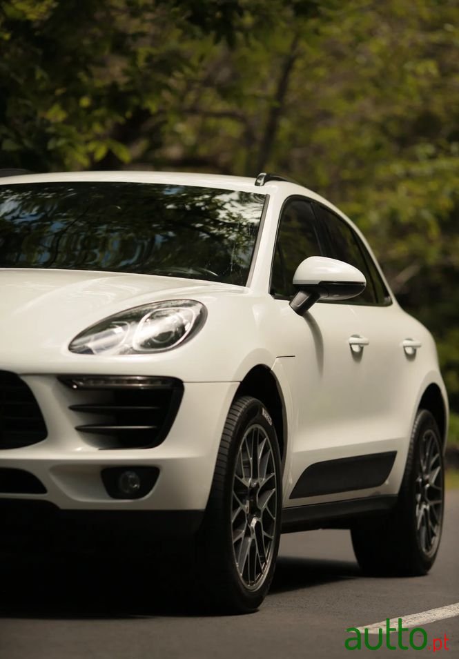 2015' Porsche Macan S photo #2