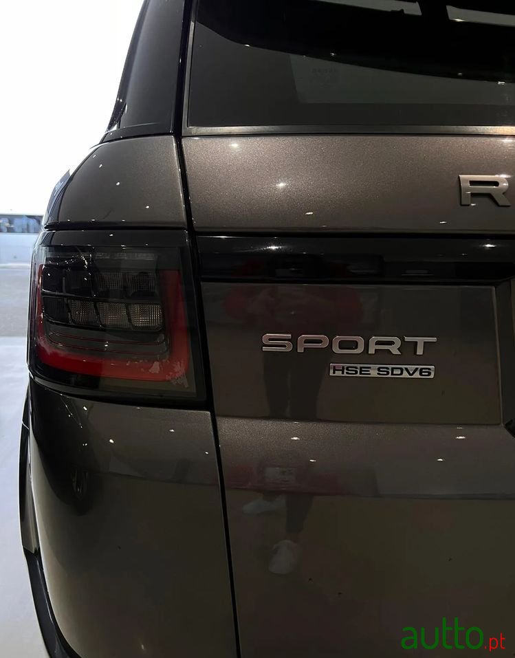 2018' Land Rover Range Rover Sport photo #3