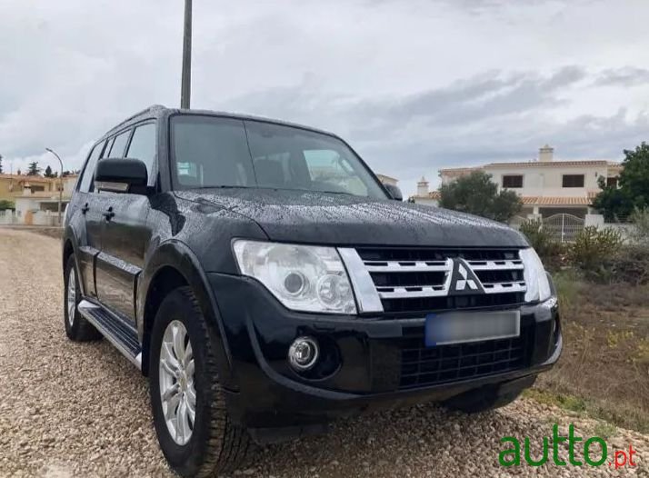 2012' Mitsubishi Pajero photo #4