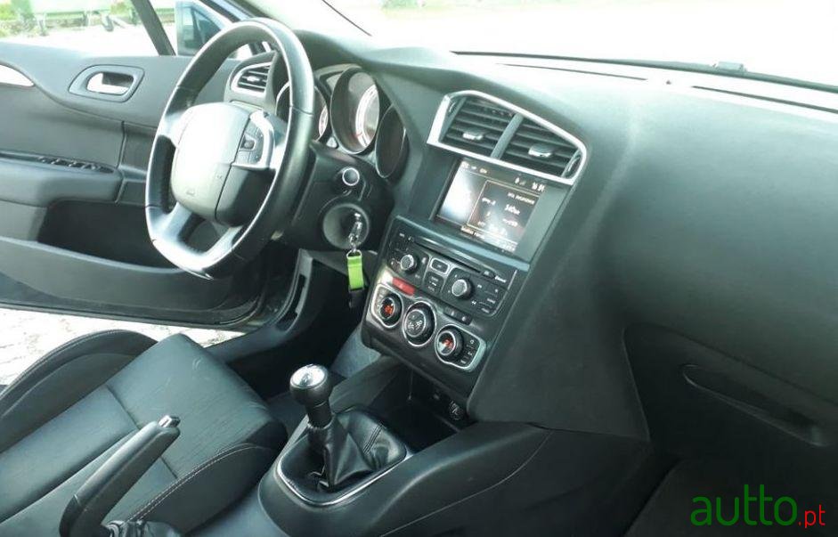 2015' Citroen C4 photo #2