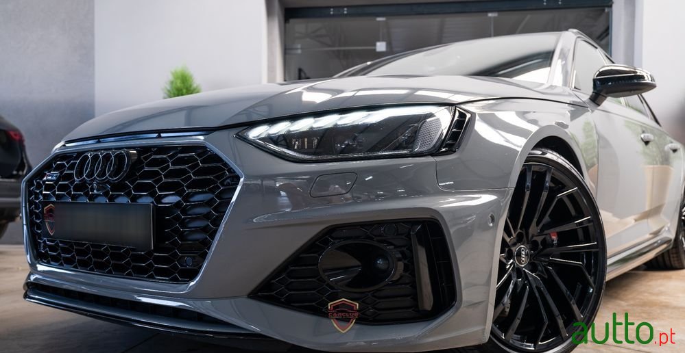 2020' Audi RS4 Avant photo #2