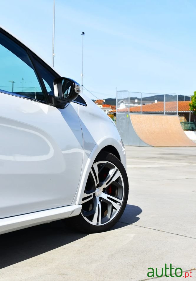 2014' Peugeot 208 1.6 E-Thp Gti photo #3