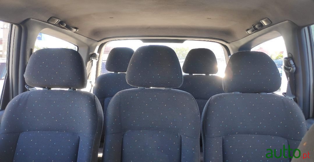 2002' Hyundai Trajet photo #6