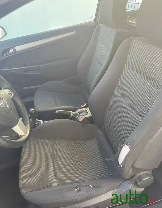 2008' Opel Astra Gtc 1.3 Cdti photo #6