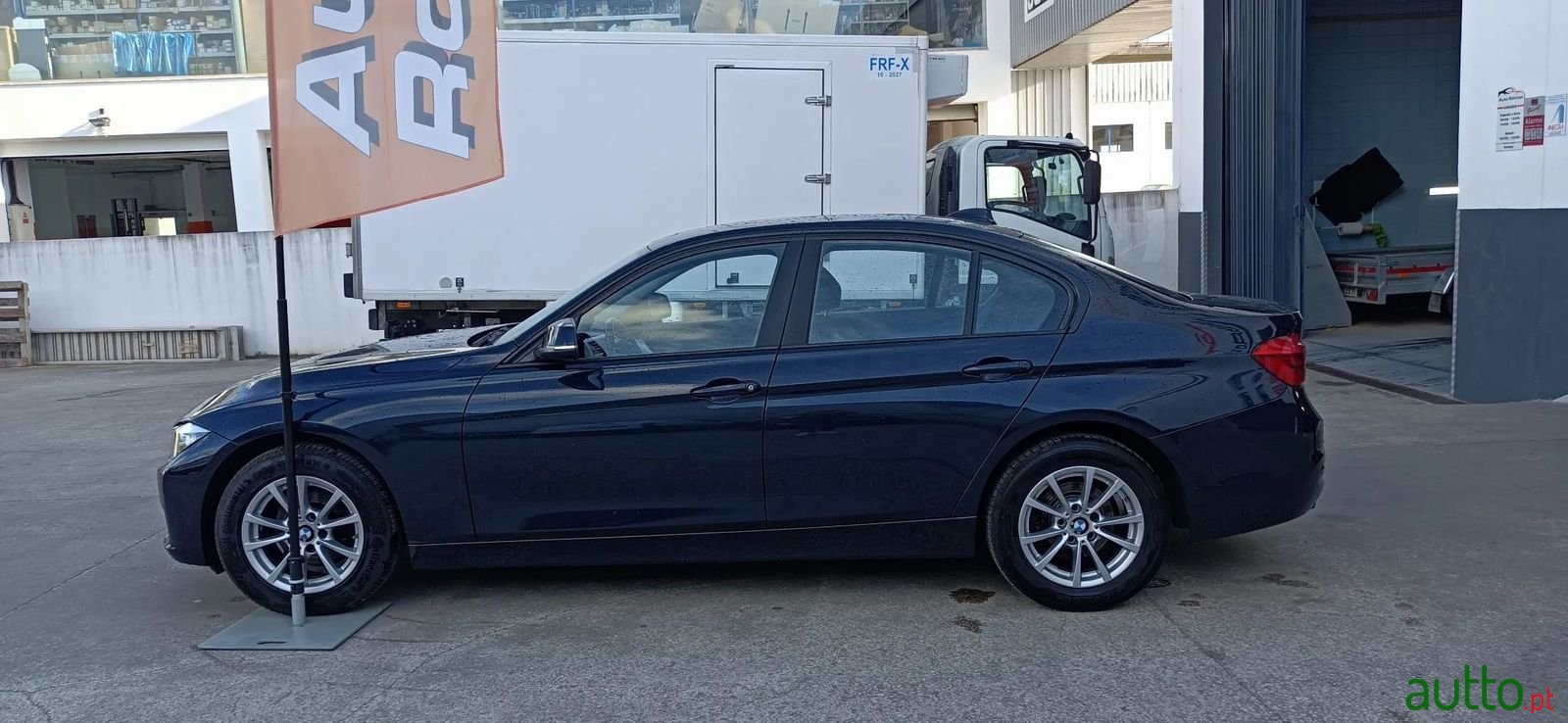 2016' BMW 318 photo #4