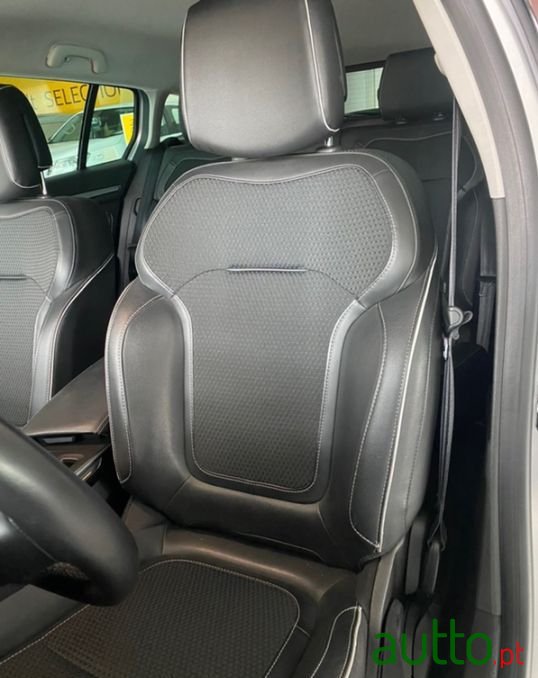 2020' Renault Megane Sport Tourer photo #4