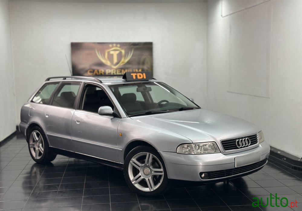 2002' Audi A4 Avant photo #2