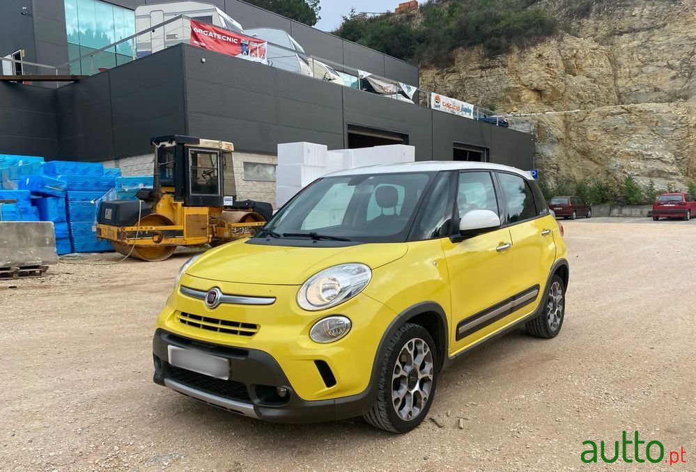 2013' Fiat 500L photo #1