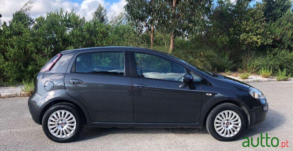 2011' Fiat Punto Evo 1.3 Multijet photo #1
