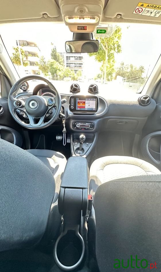 2020' Smart Fortwo Eq Passion photo #5