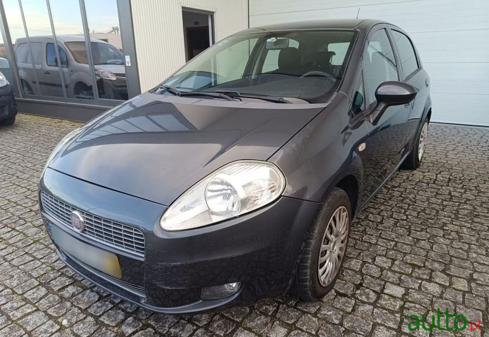 2010' Fiat Grande Punto photo #1