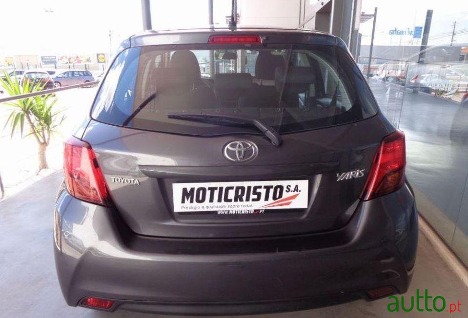 2016' Toyota Yaris photo #2