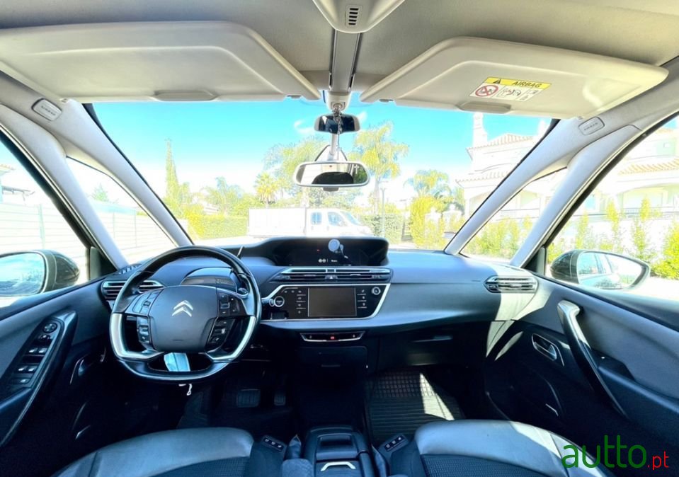 2016' Citroen C4 Grand Picasso photo #4