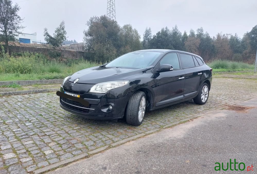 2011' Renault Mégane Sport Tourer photo #1