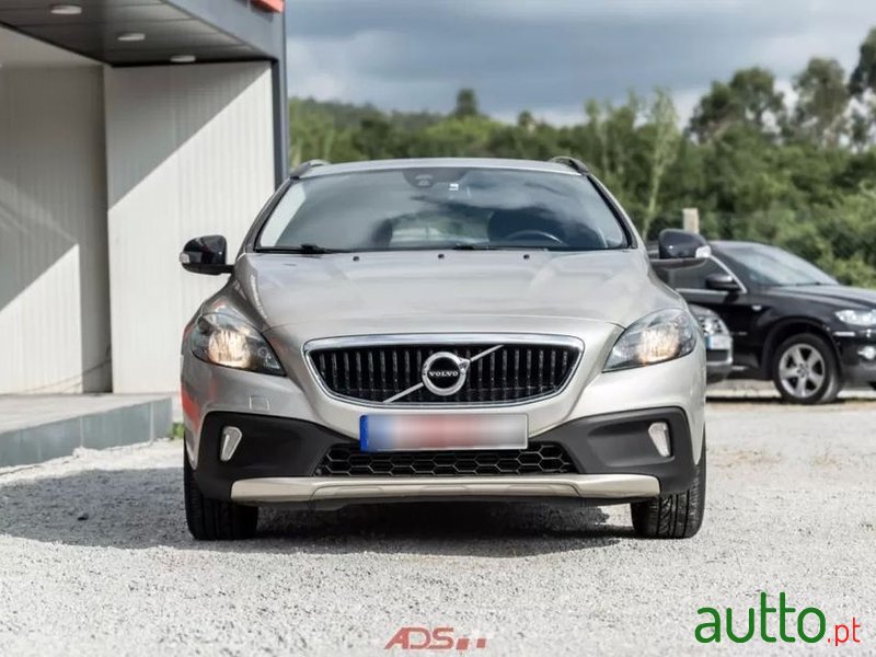 2017' Volvo V40 Cross Country 2.0 D2 photo #4