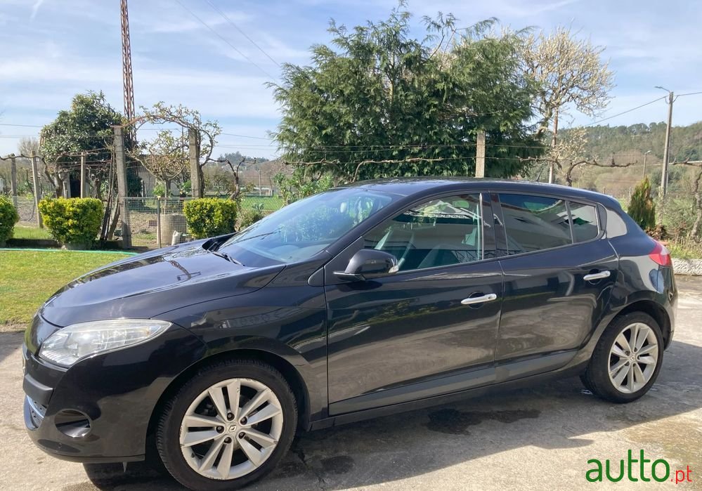 2010' Renault Megane photo #1