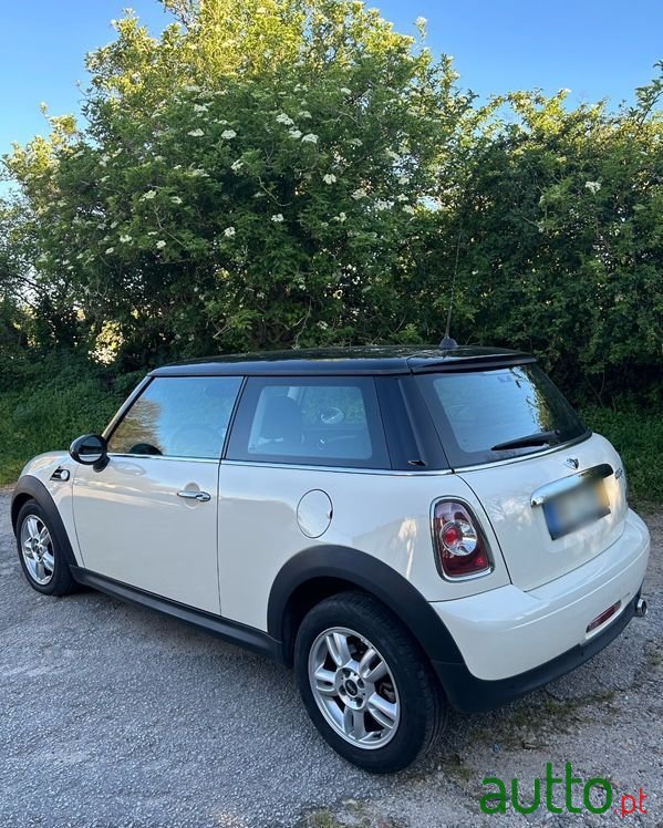 2011' MINI Cooper D photo #5