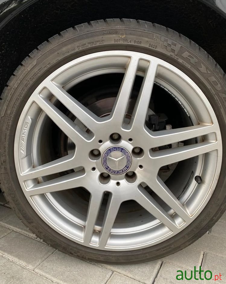 2010' Mercedes-Benz Classe E photo #3