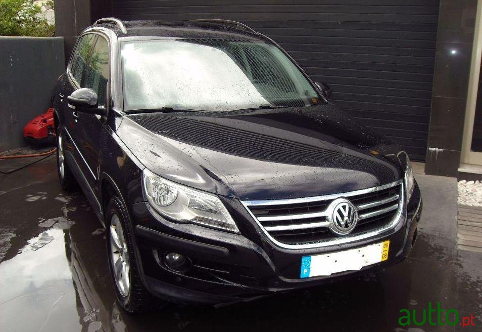 2008' Volkswagen Tiguan photo #2