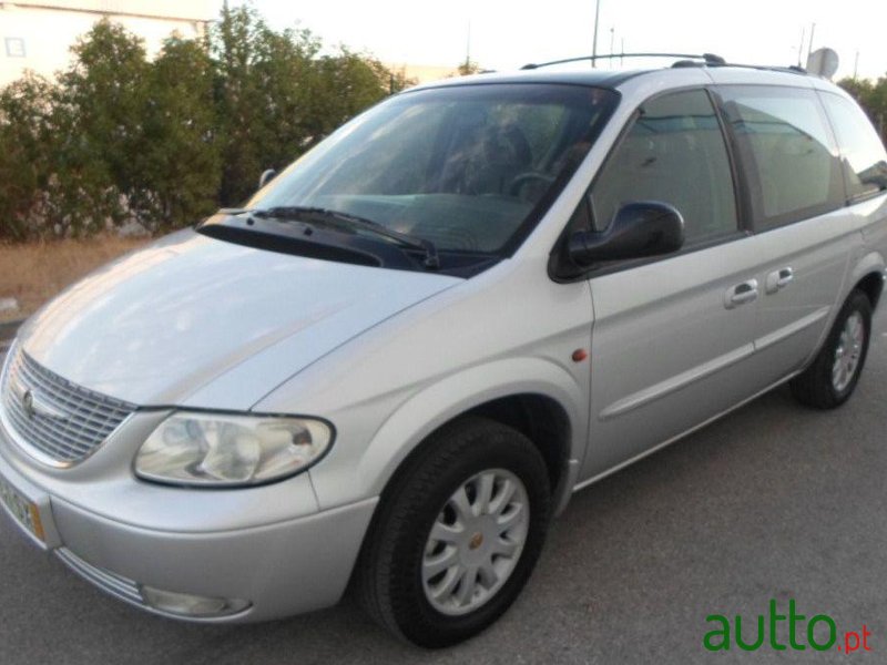 2002' Chrysler Voyager 2.5 CRD LX photo #1