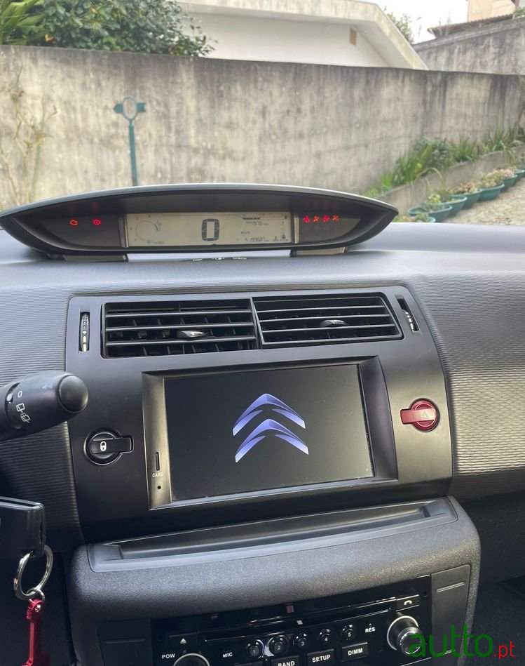 2010' Citroen C4 photo #5