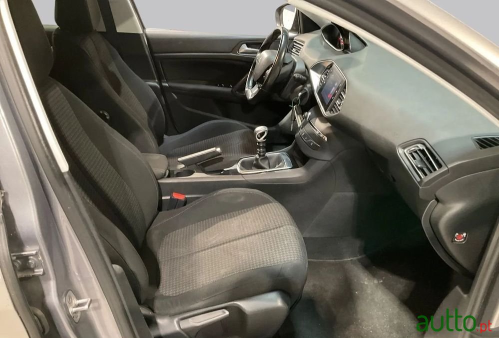 2018' Peugeot 308 photo #2