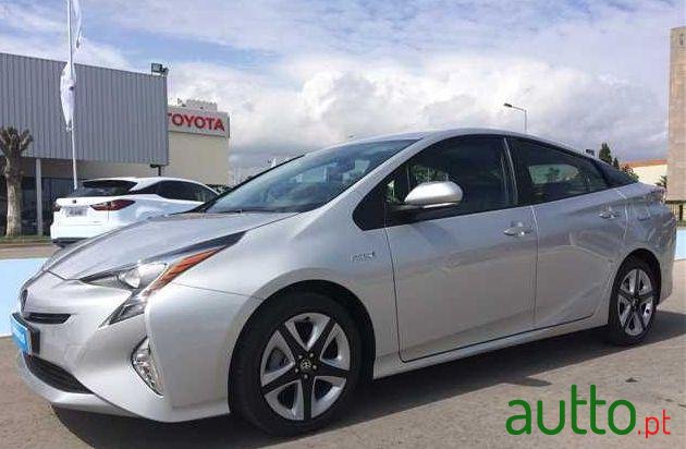 2016' Toyota Prius 1.8 Luxury photo #2
